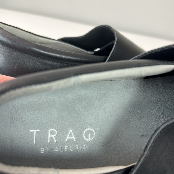 Traq by Alegria Qin BlackNappa Leather Shoes Size 41/10.5-11 - Picture 10 of 16